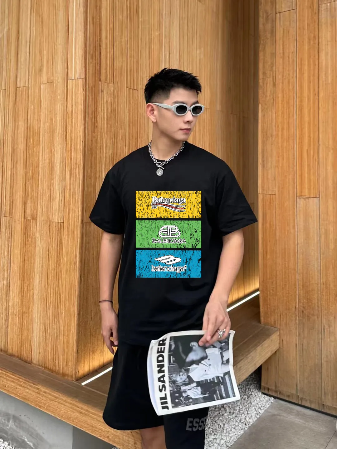 P80✨🔥 BALENCIAGA Paris lettering printed short-sleeved T-shirt. Custom-woven and dyed 300 grams of combed cotton heavyweight fabric. Zero color difference in threads. Perfect details. Different from the current currency version. Welcome to compare. Same Style for men and women. Must-sell in the picture above. Color: White Black Size: 1 2 3 4